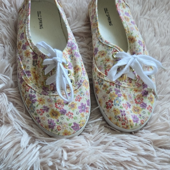 Call It Spring Cream and White Floral Loafers Summer Women's Shoes US 6 - Picture 2 of 7